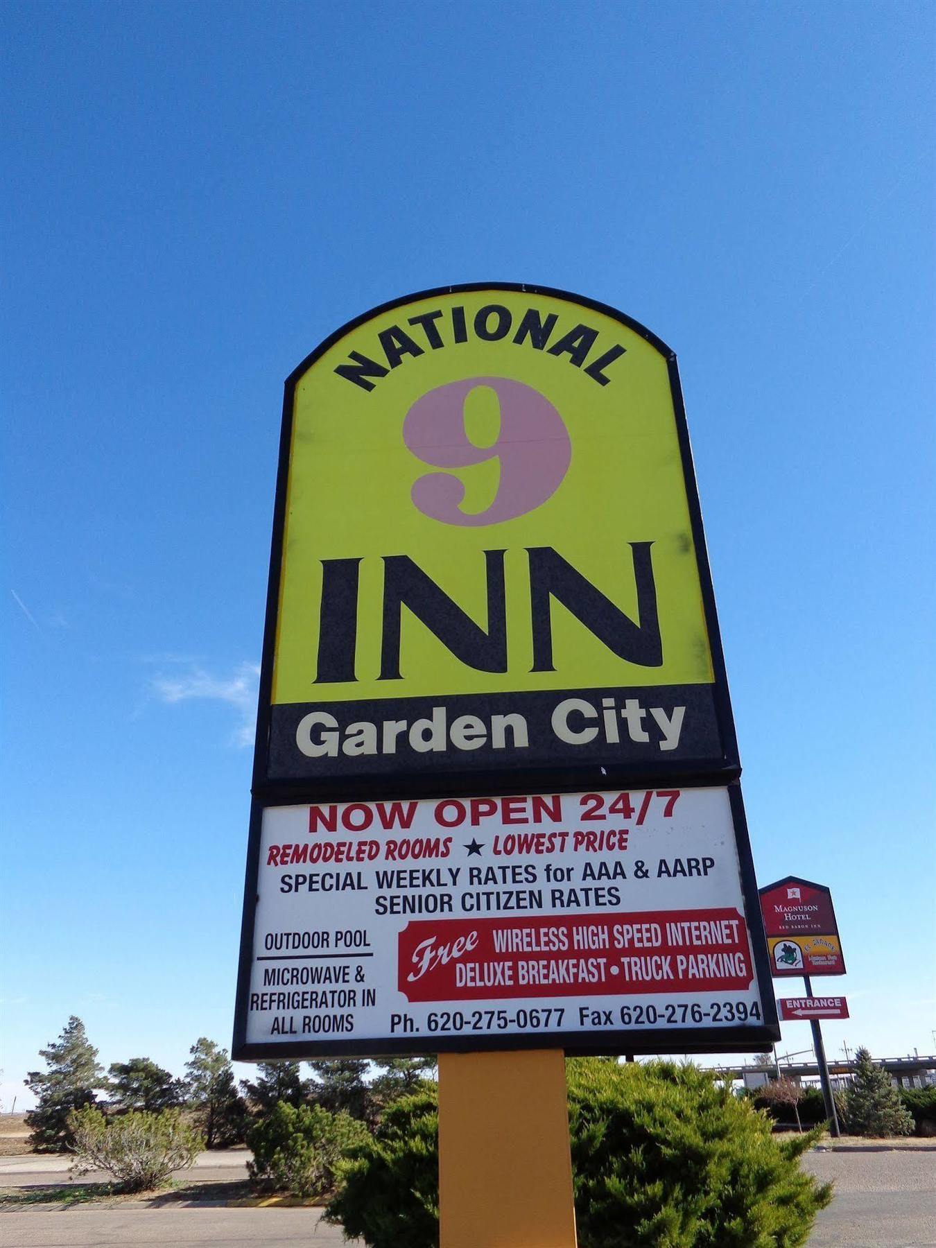 National 9 Inn Garden City Extérieur photo